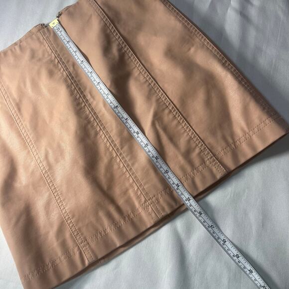 Free People Tan faux leather mini skirt back zip size 2-Preowned - Picture 3 of 6